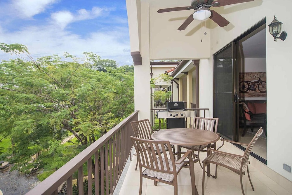 Condo, 2 Bedrooms, Mountain View photo 3