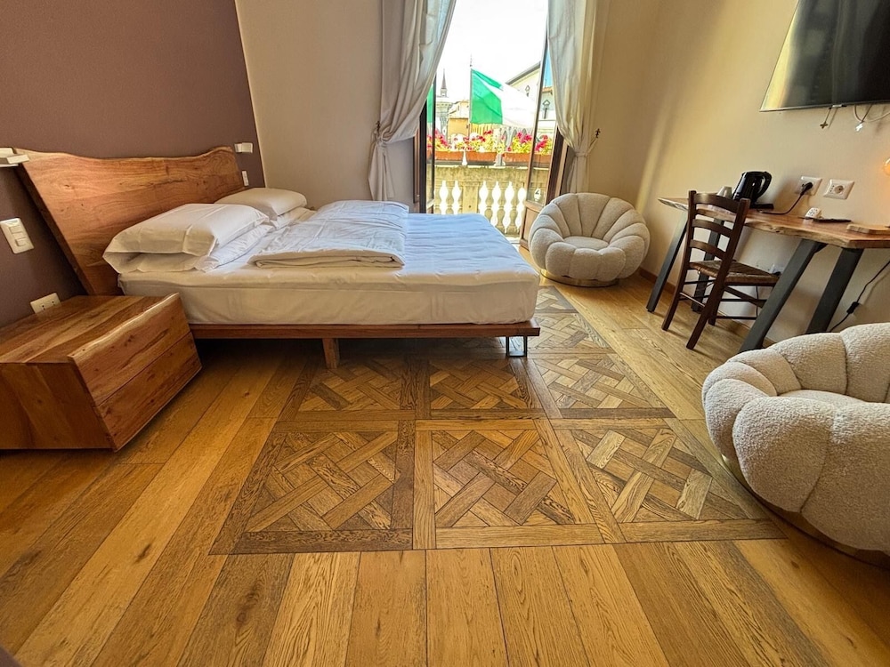 Deluxe Room, City View