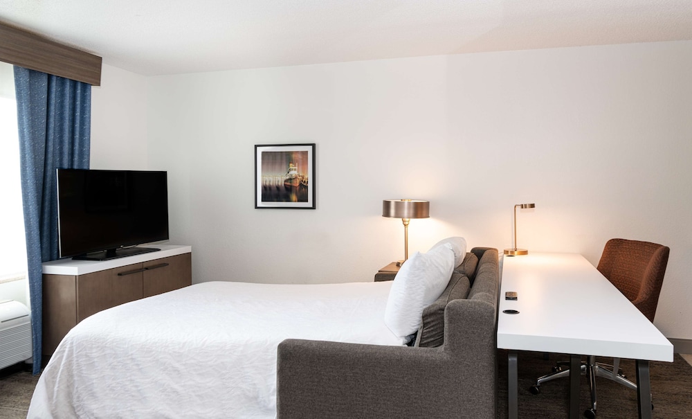 Suite, 1 Bedroom - Photo 2
