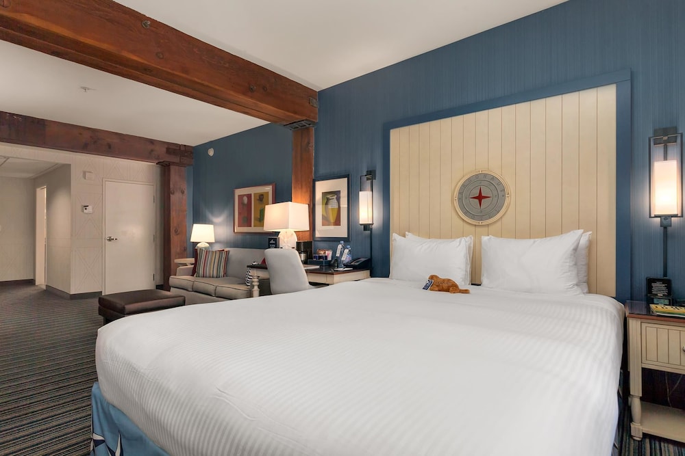 Room, 1 King Bed, Bay View thumbnail 6