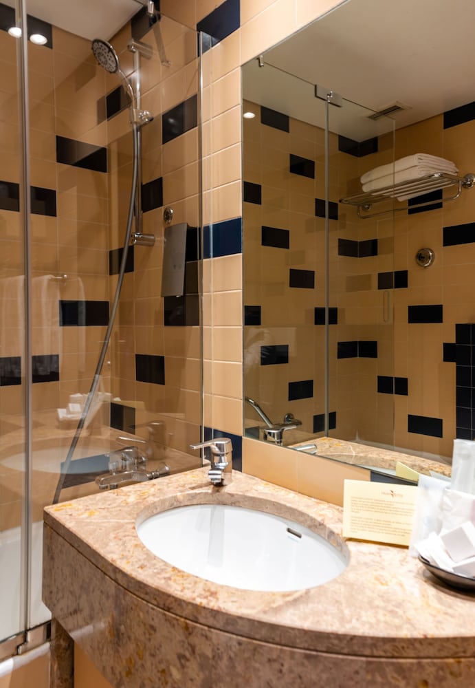 Standard Triple Room - Photo 6