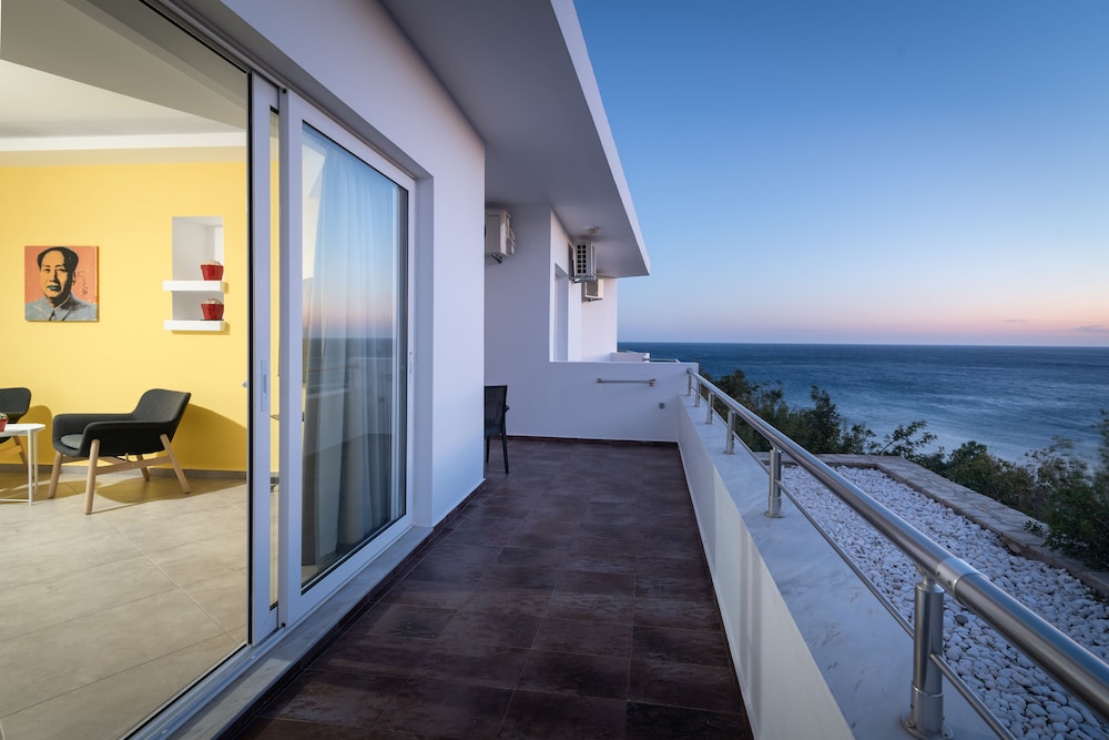 Superior Suite, Sea View - Photo 2