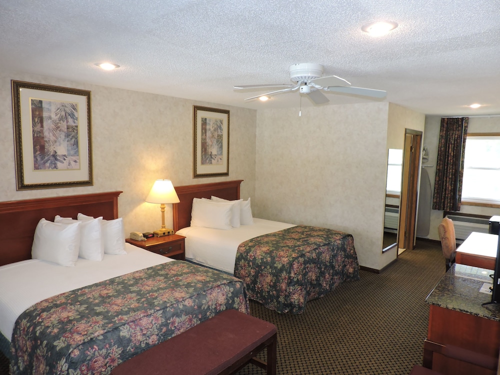 Standard Room, 2 Queen Beds, Poolside photo 2