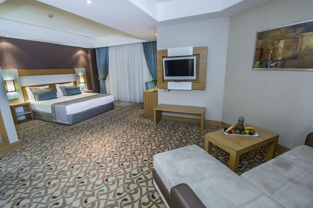 Corner Suite