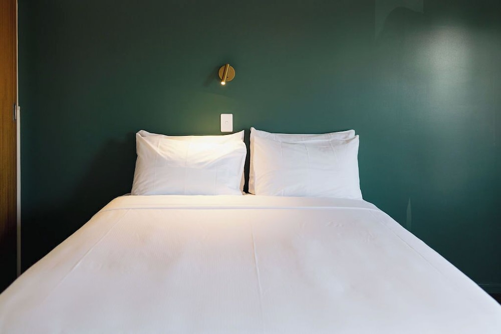 Standard Studio, 1 Queen Bed photo 2