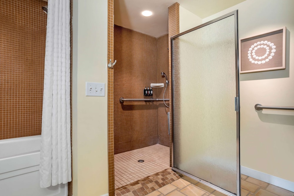 2 BDRM BAY VIEW 1 KG DBLS HEARING ACC RI SHWR - Photo 6