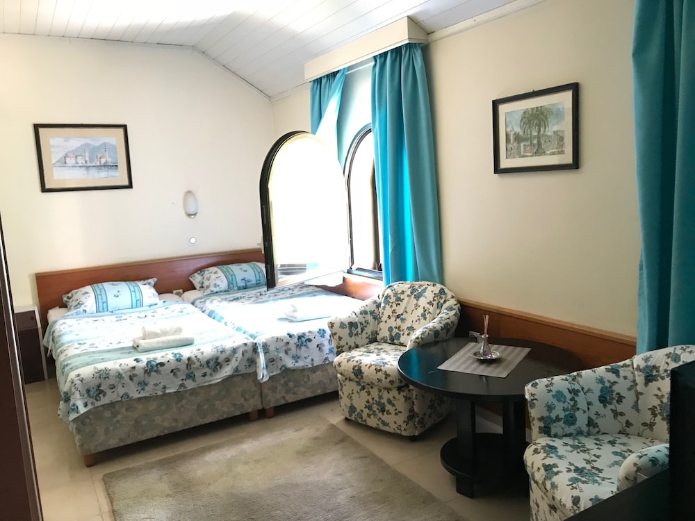 Standard Double Room, Garden View