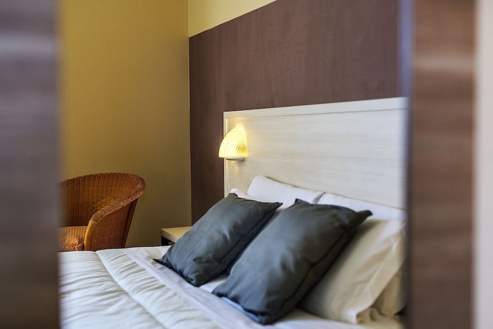Superior Double or Twin Room photo 2
