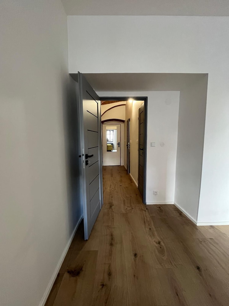 Deluxe Apartment, Courtyard View