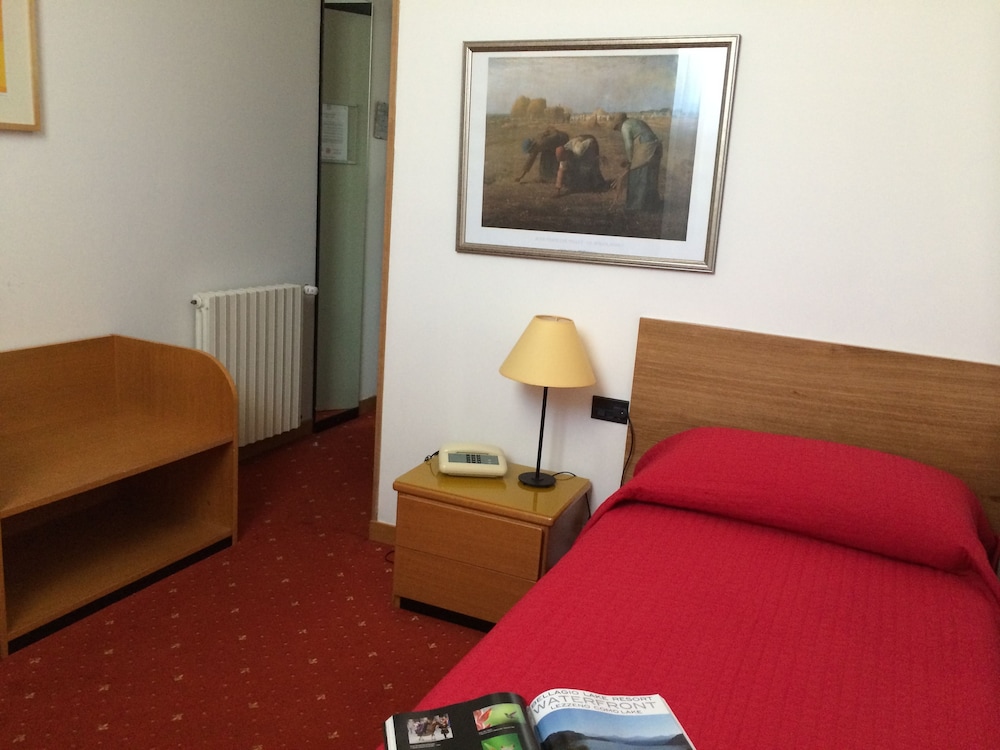 Single Room photo 2