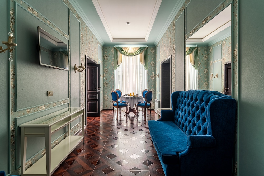 Luxury Suite, 1 King Bed, Balcony, City View