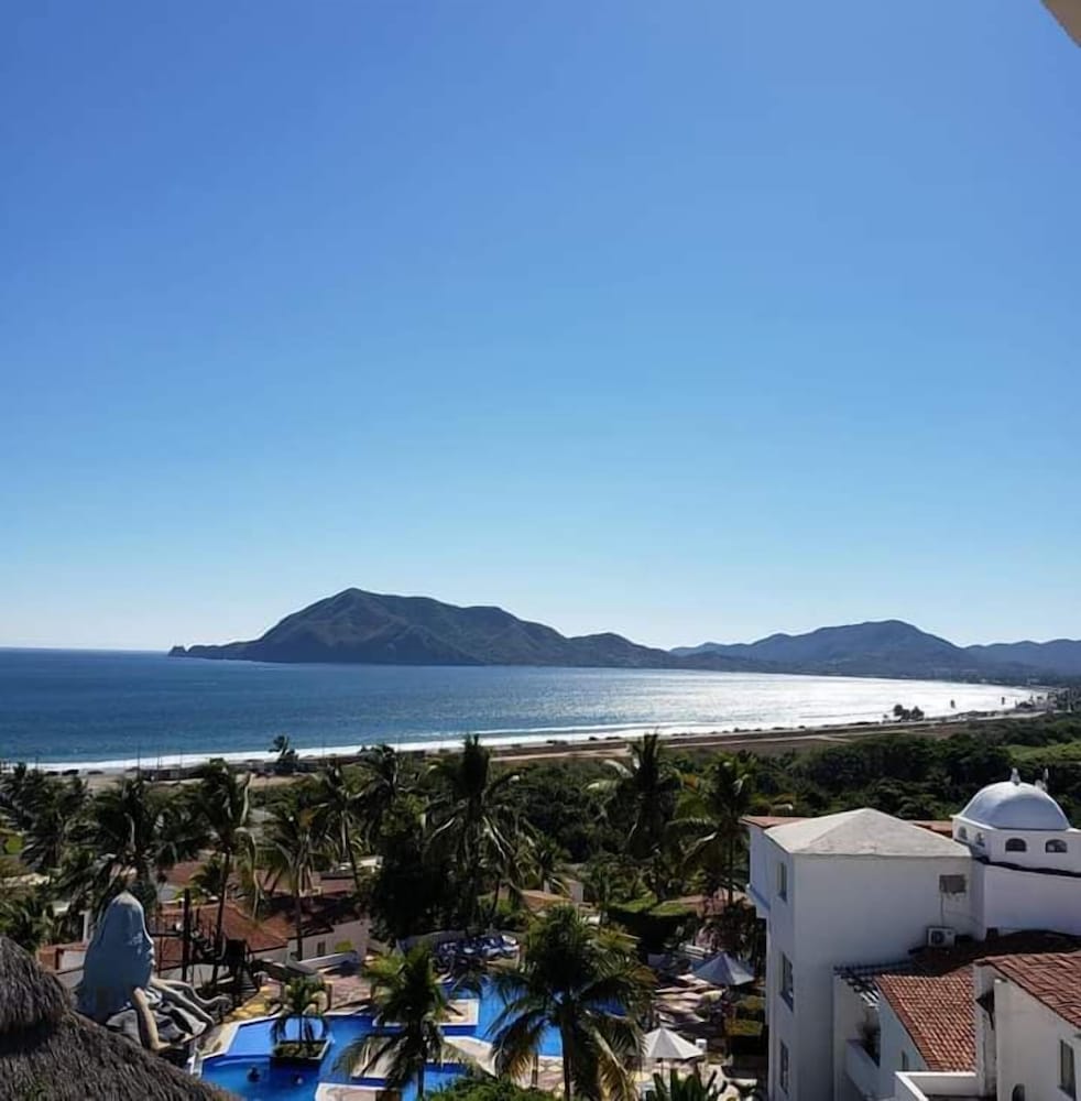 Suite, 3 Bedrooms, Sea View (E) photo 3