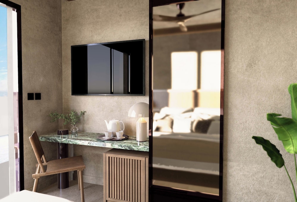 Superior Penthouse Suite | Sea View & Outdoor Hot Tub - Photo 2