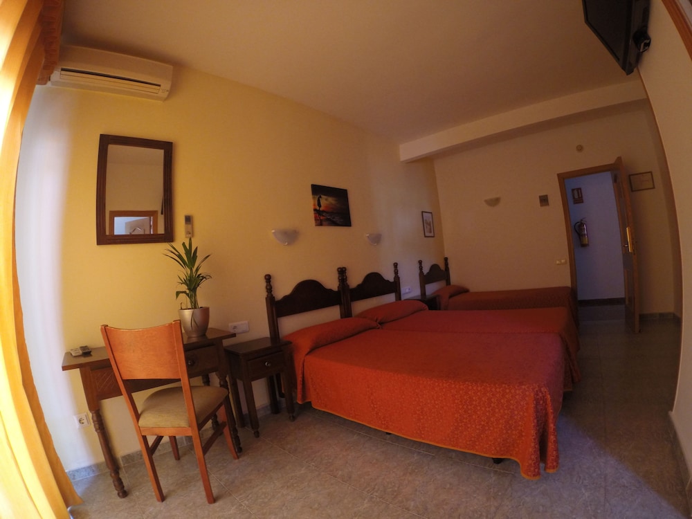 Triple Room, 3 Twin Beds, Balcony photo 2