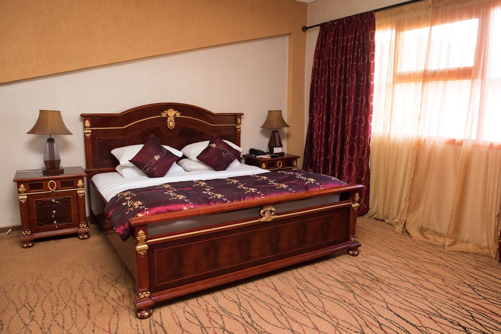 Deluxe Suites photo 3