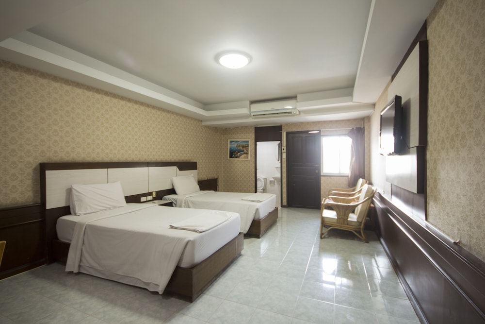 Economy Twin Room - Photo 1