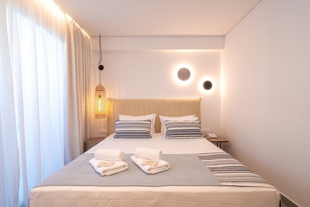 Deluxe Double Room, Patio (Semi-Basement)