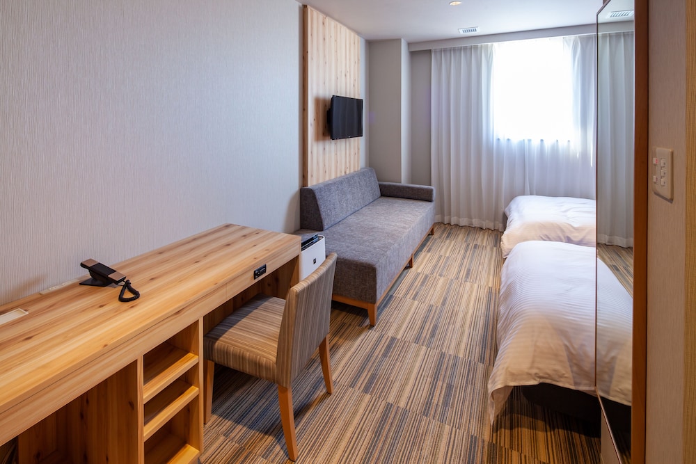 Superior Twin Room, Non Smoking (2 Beds and 1 Extra Bed) photo 3