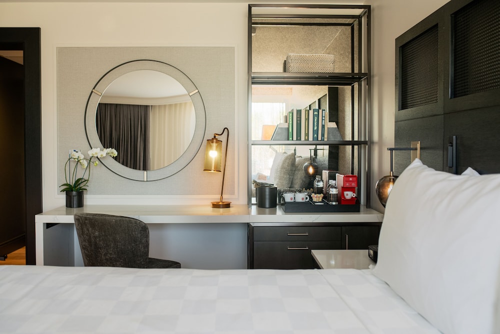 Deluxe Double Room, 2 Queen Beds - Photo 4