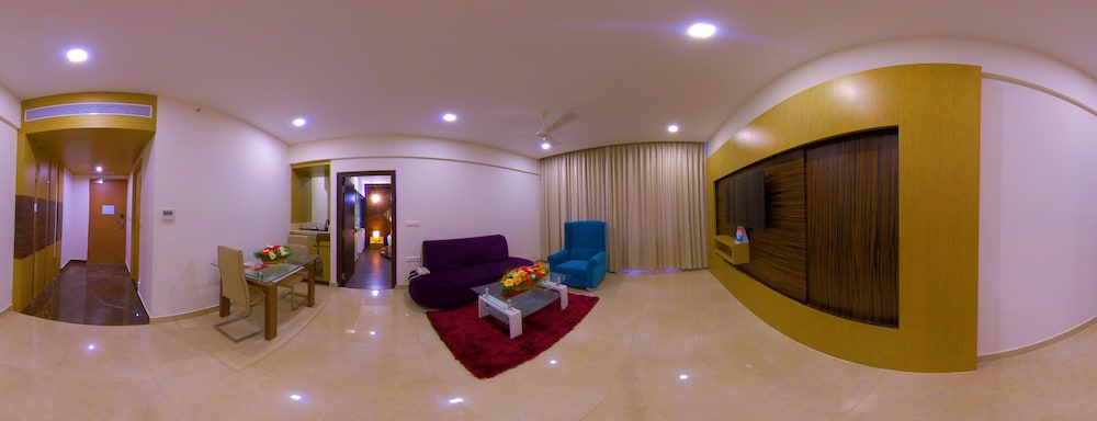 Honeymoon Suite - Photo 3