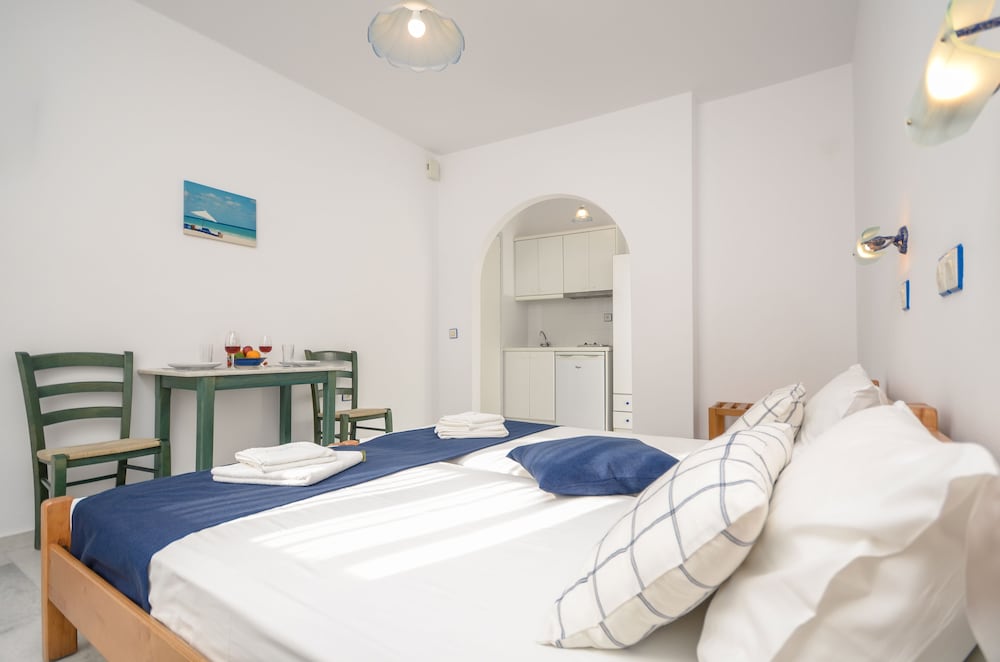 Studio, 2 Twin Beds, Private Bathroom photo 2