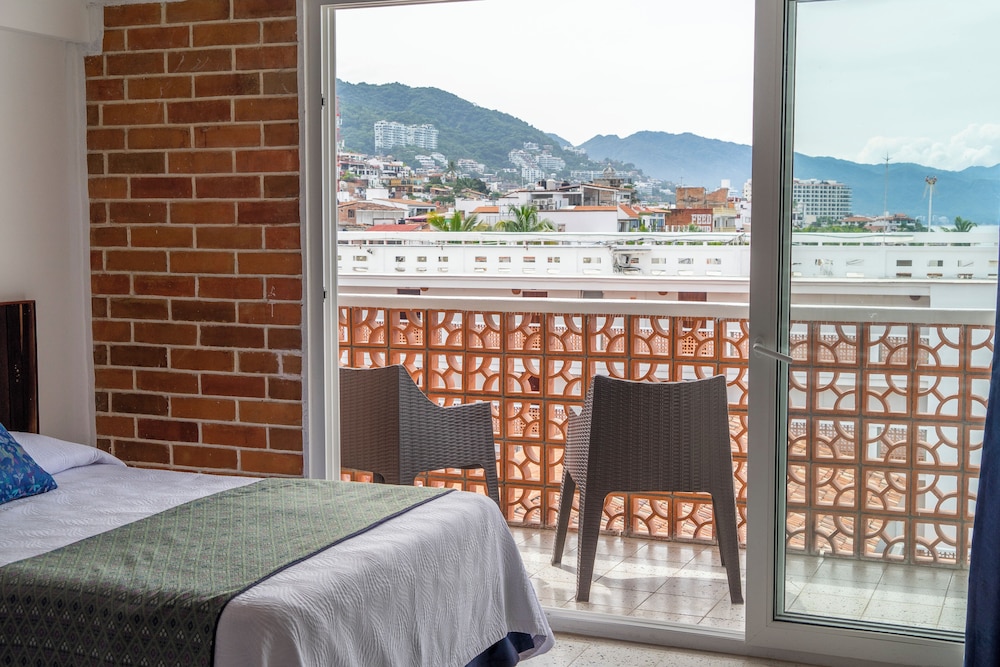 Standard Room, 2 Double Beds, Partial Ocean View - Photo 2