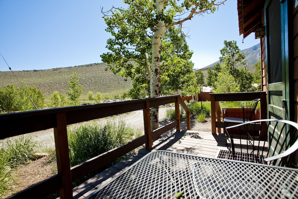 Deluxe Cabin, 1 Bedroom (Brook) photo 2