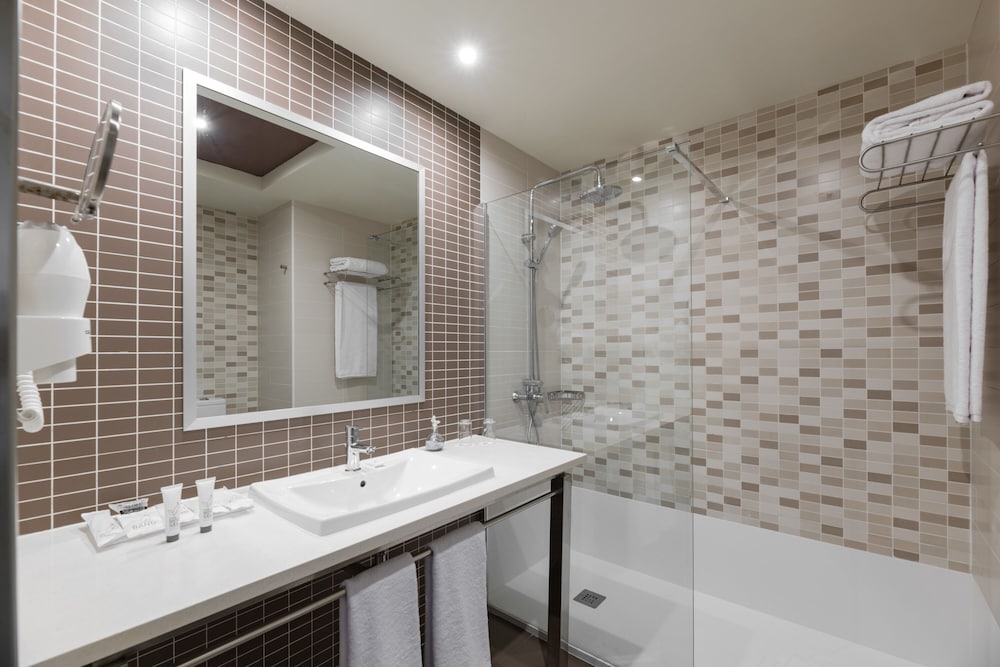 Deluxe Double Room - Photo 8
