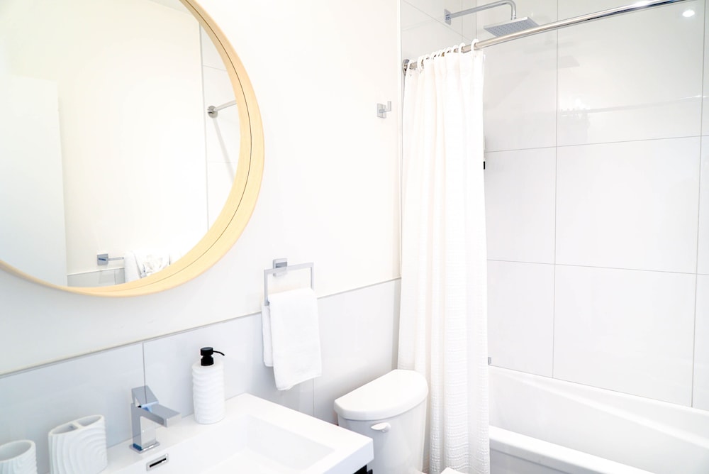 Executive Double Room thumbnail 5
