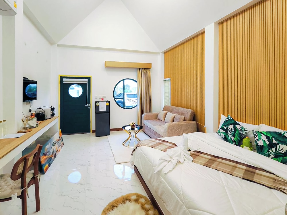 Junior Suite, Pool View