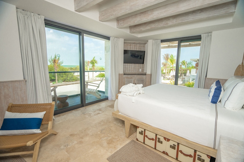 Oceanview Barefoot Suite - Photo 3
