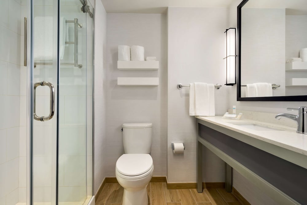 Room, 2 Double Beds, City View thumbnail 5