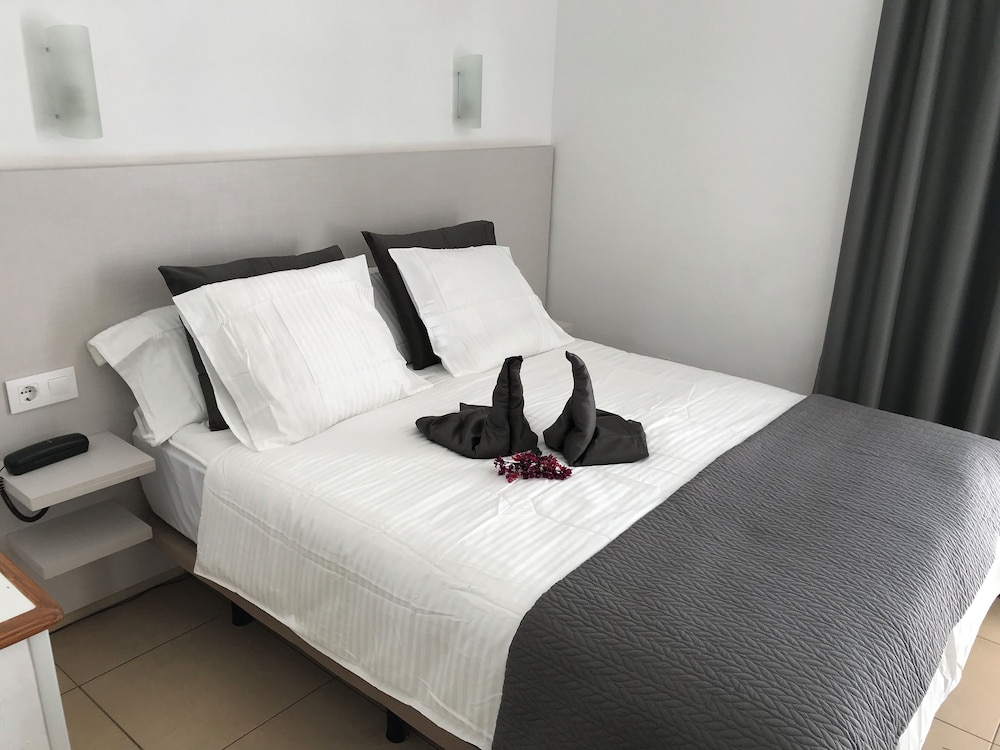 Bungalow, 1 Queen Bed, Pool View