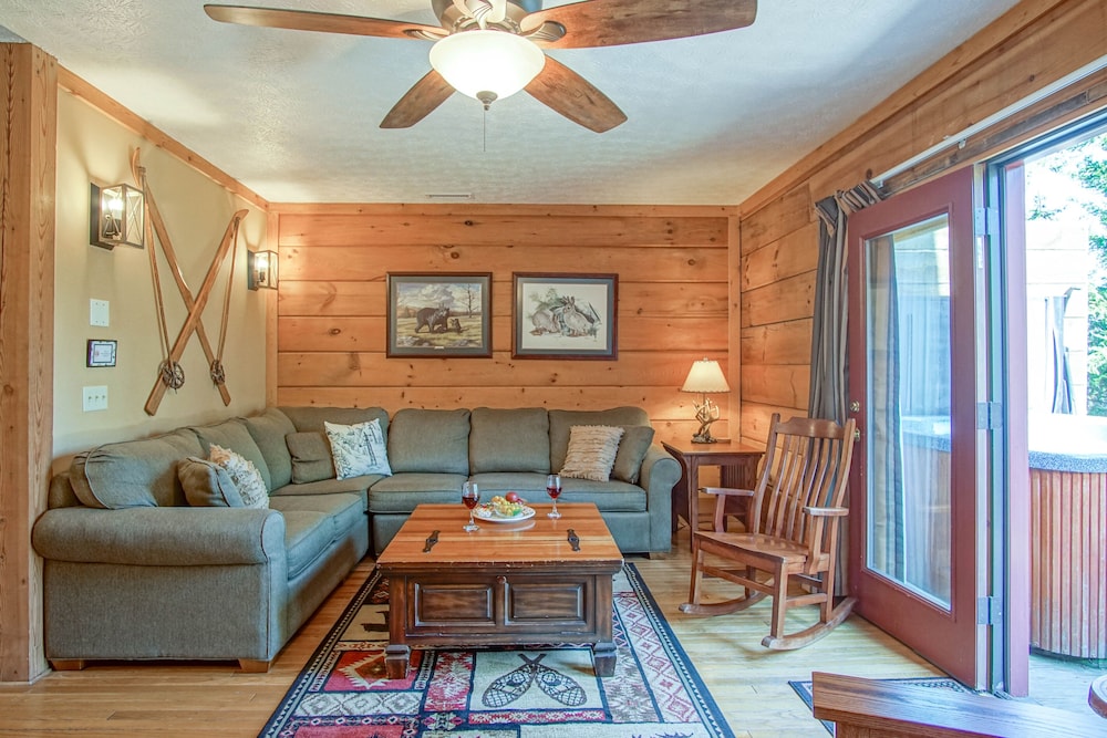 House, Multiple Beds, Hot Tub, Mountain View (5 Br: Loggers Run 11)