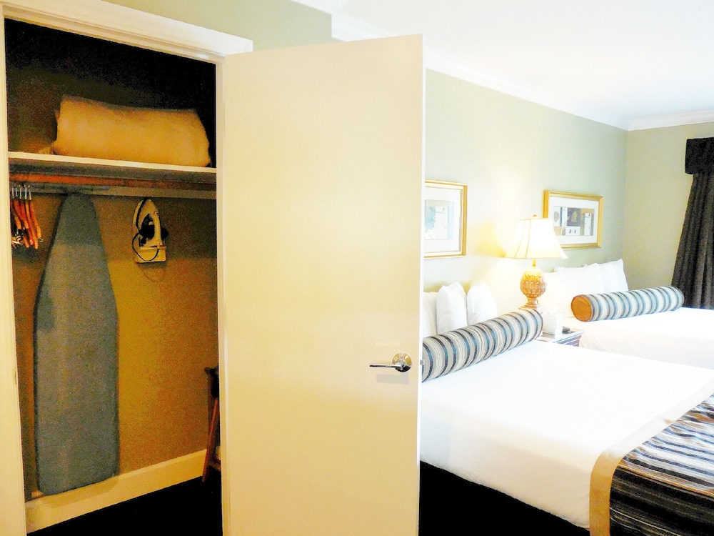 Standard Room, 2 Queen Beds - Photo 5