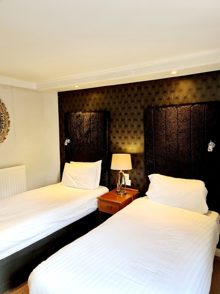 Standard Twin Room - Photo 1