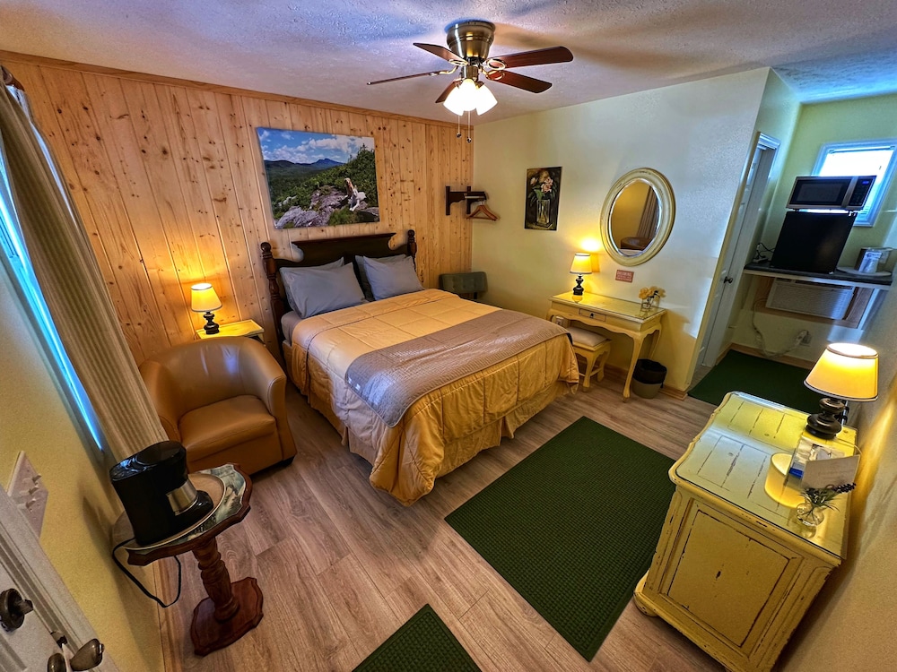 Deluxe Queen with Jetted Tub # 11 photo 1