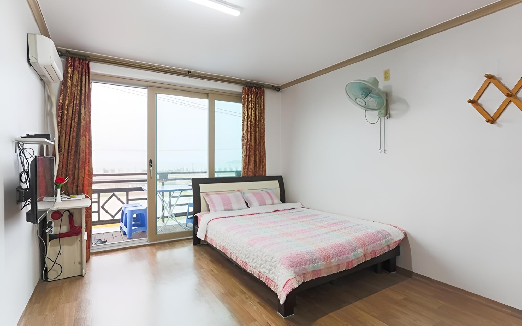 Room (No 301 (ocean view)) photo 1