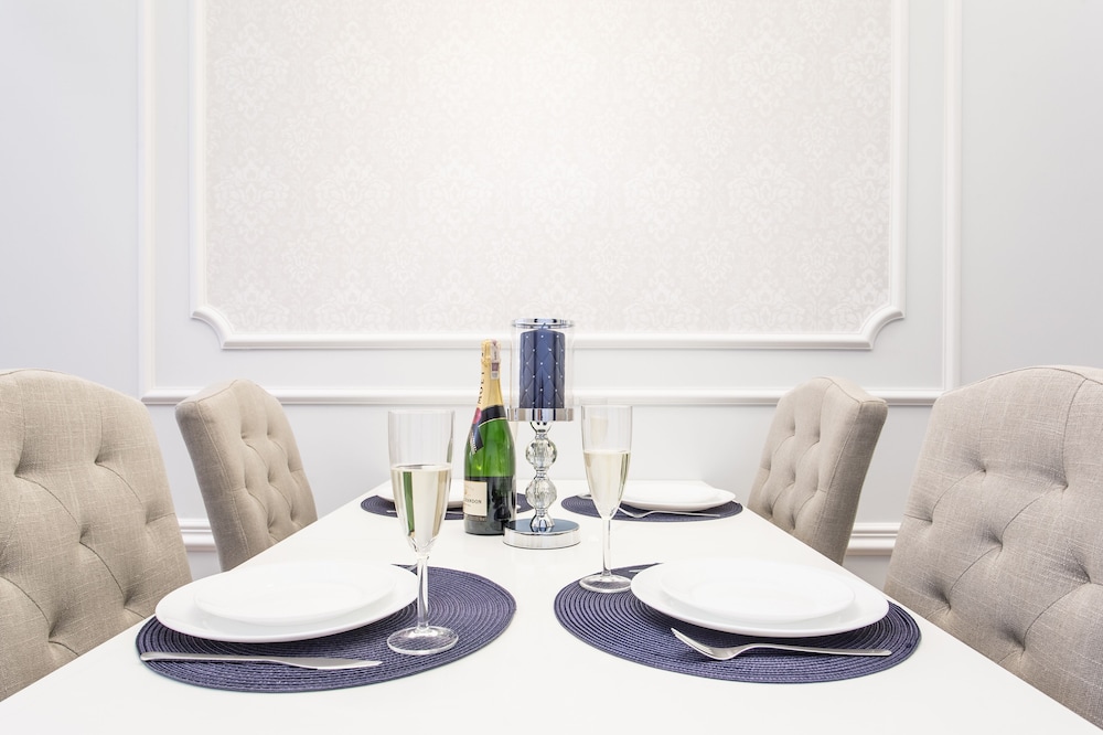 Royal Studio Suite - Photo 2
