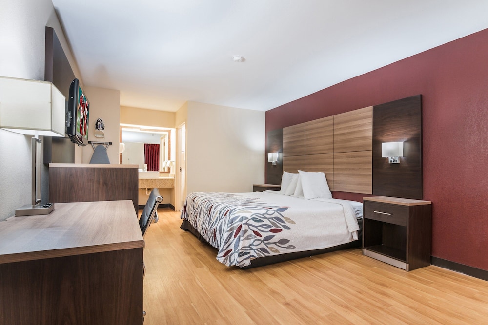 Deluxe Room, 1 King Bed, Accessible, Non Smoking photo 2