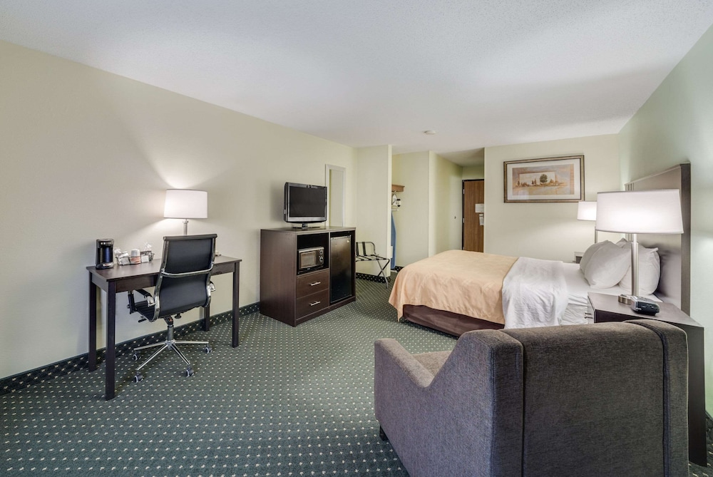 Room, 1 King Bed, Non Smoking - Photo 3