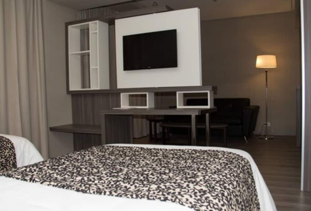 Suite, 2 Twin Beds photo 2