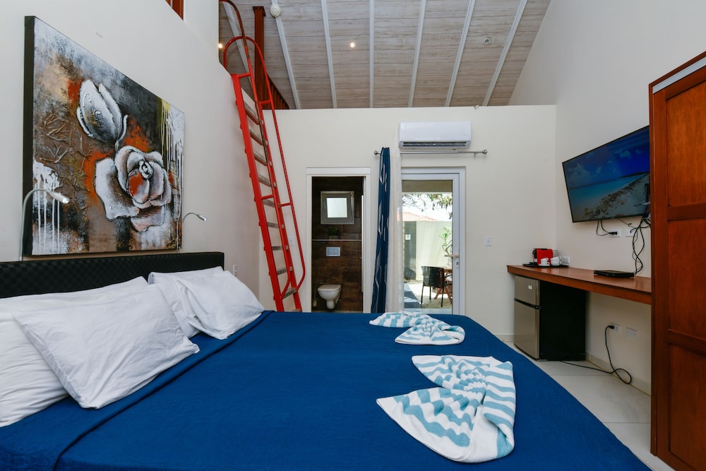 Pool Suite with Private Garden Hot Tub XXL (2-51) photo 3