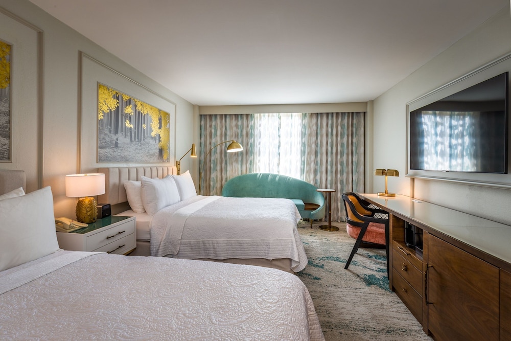 Room, 2 Queen Beds (Mobility Accessible, Roll-in Shower)