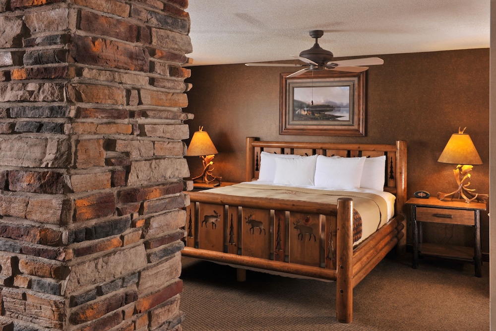 Theme Suite with Whirlpool - Photo 1