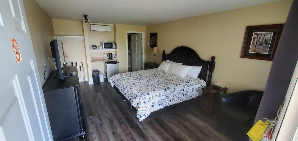 Comfort Room, 1 King Bed (Kingfisher)