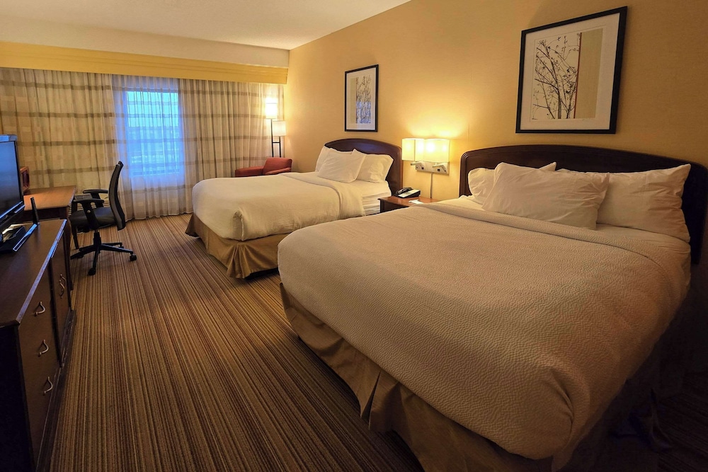 Standard Room, 2 Queen Beds, Non Smoking - Photo 7