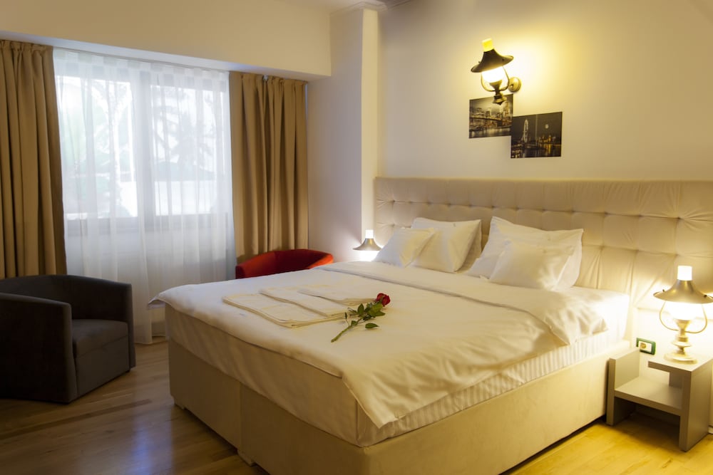 Deluxe Double Room, 1 Queen Bed photo 2