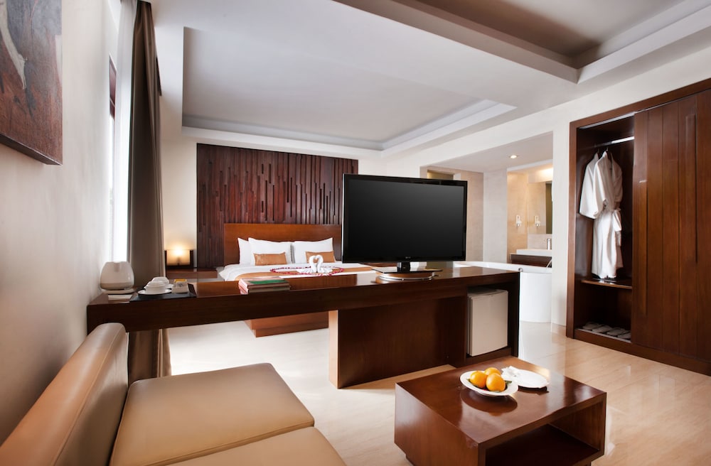Honeymoon Suite - Photo 2