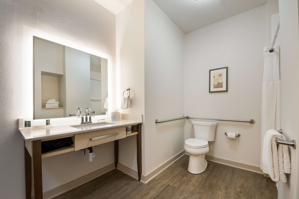Suite, 2 Queen Beds, Accessible, Balcony - Photo 4